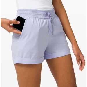 Lululemon Spring Breakaway Shorts In Periwinkle Size 6